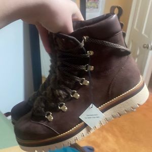 Cole haan water proof boots women’s to keep you dry size 8